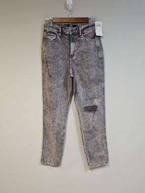 Hollister Ultra High Rise Mom Jeans